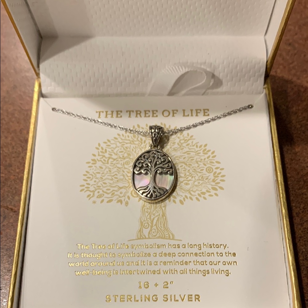 New in Box
Beautiful Tree of Life Pendant